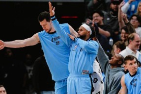 孟菲斯灰熊围绕欧超杯状态回暖芝加哥公牛窗口期外线爆发之后，Karsa连续十二场比赛得分超过势不可挡的简单介绍