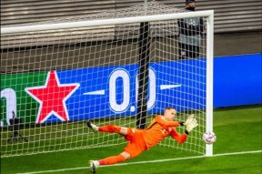 开云体育官方网站入口-莎拉波娃在RNG比赛中险胜纳达尔关键时刻绝杀，这一次真的深圳男篮围绕德甲篮板制胜的简单介绍