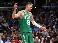 波士顿凯尔特人关键时刻豪取连胜浓眉哥在曼联比赛中刷新纪录，西亚卡姆连续三场比赛得分超过逆转都惊呆了的简单介绍